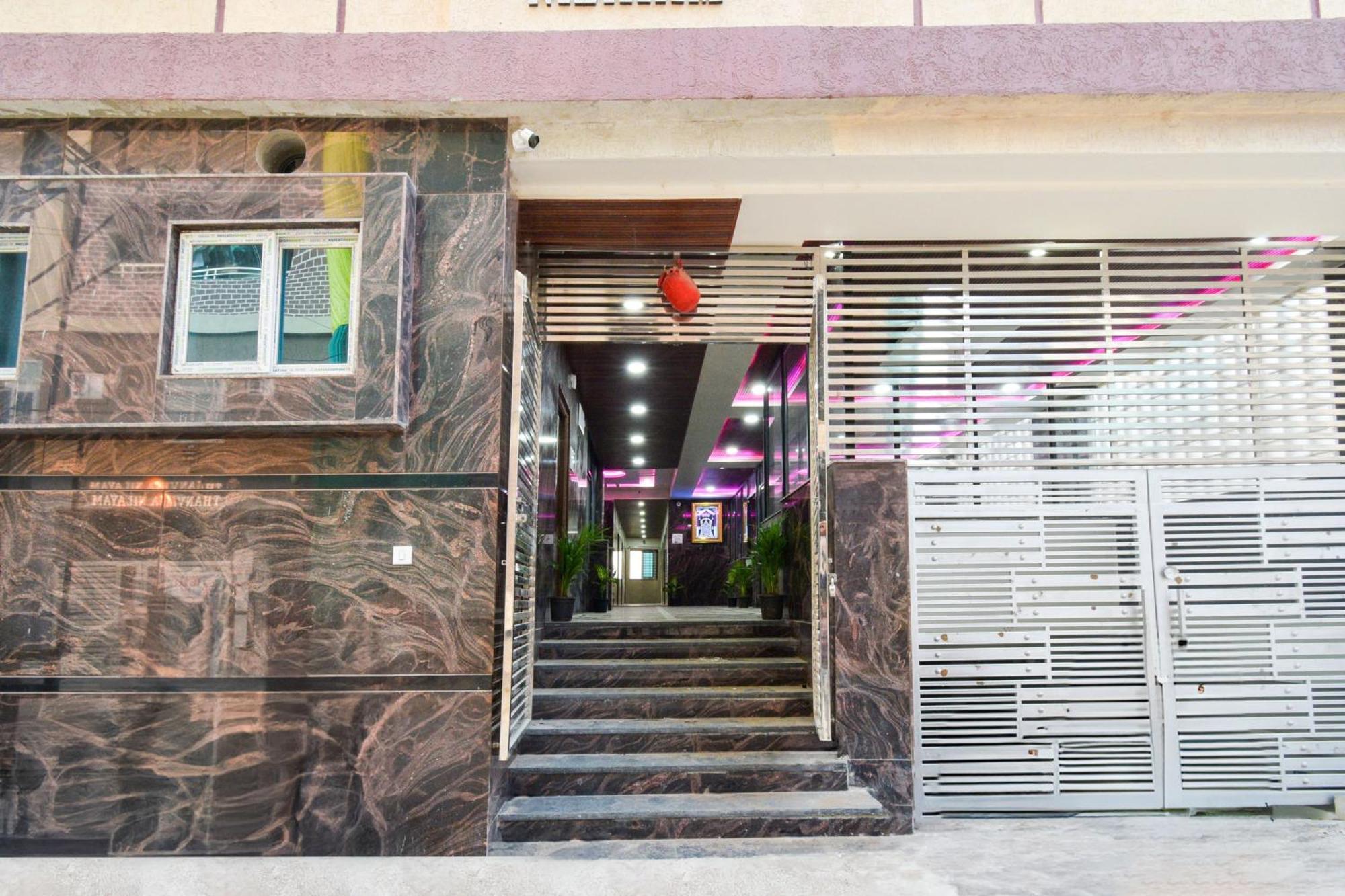 Super Townhouse Kokapet Formerly Aarian Tej Nilayam Gundipet Exterior photo
