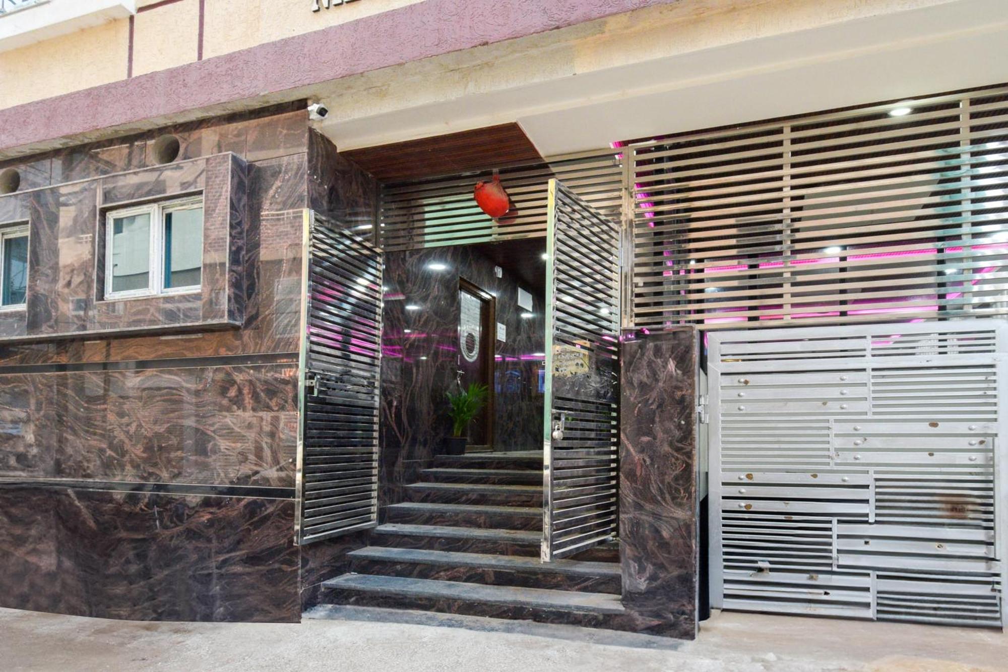 Super Townhouse Kokapet Formerly Aarian Tej Nilayam Gundipet Exterior photo