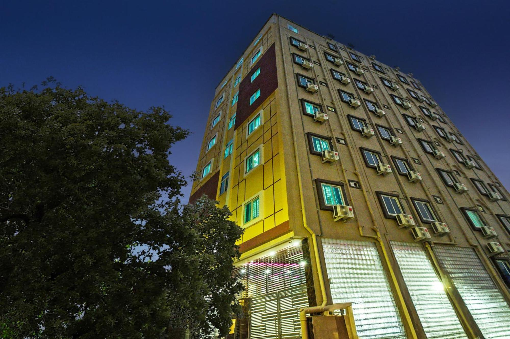 Super Townhouse Kokapet Formerly Aarian Tej Nilayam Gundipet Exterior photo