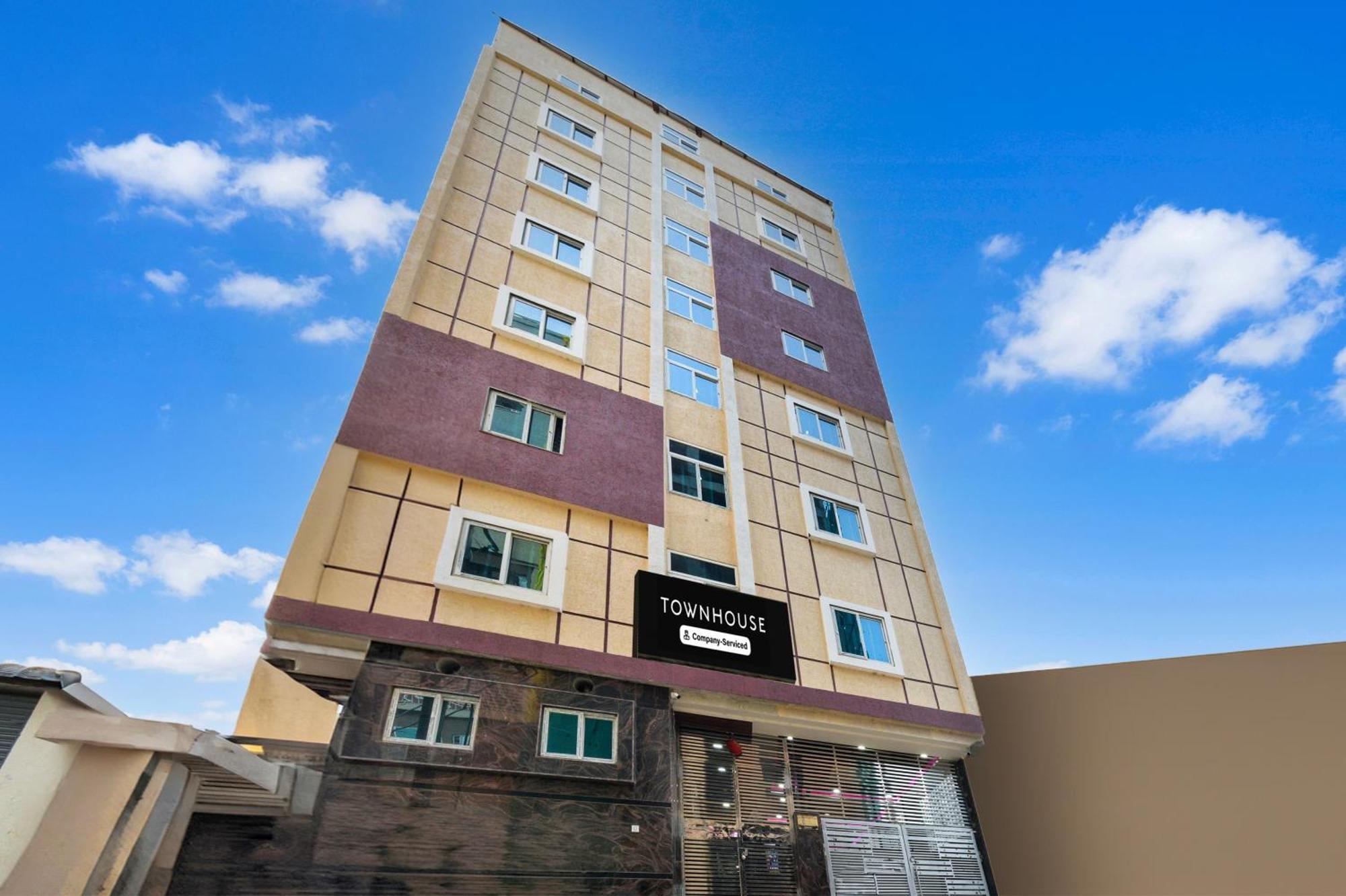 Super Townhouse Kokapet Formerly Aarian Tej Nilayam Gundipet Exterior photo