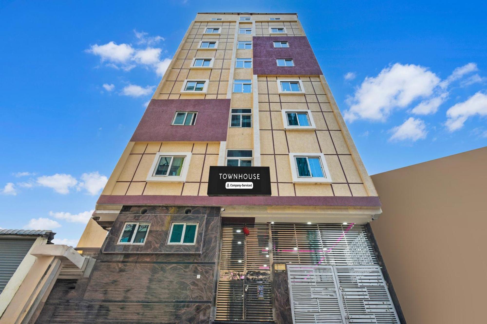 Super Townhouse Kokapet Formerly Aarian Tej Nilayam Gundipet Exterior photo