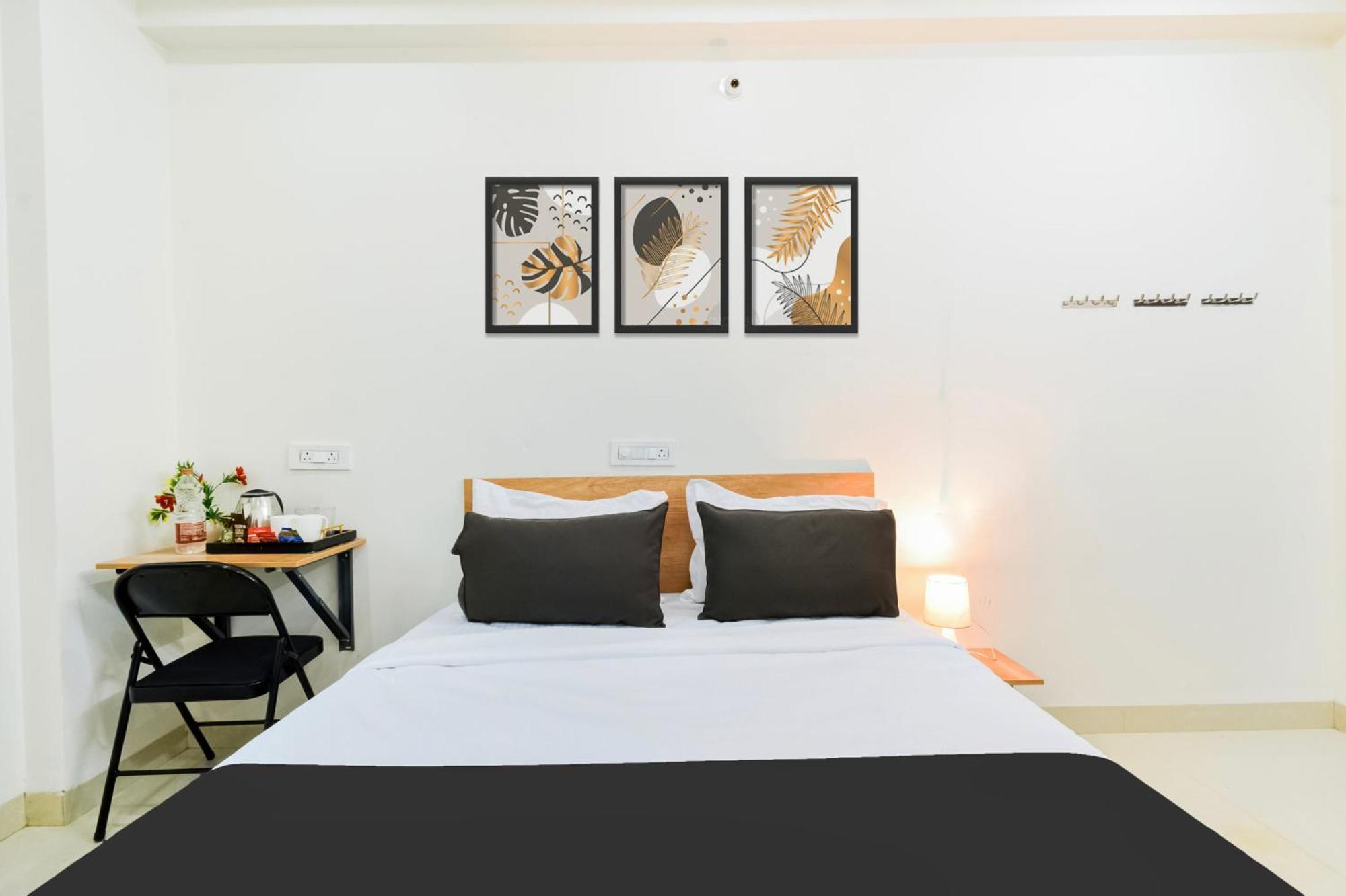 Super Townhouse Kokapet Formerly Aarian Tej Nilayam Gundipet Exterior photo